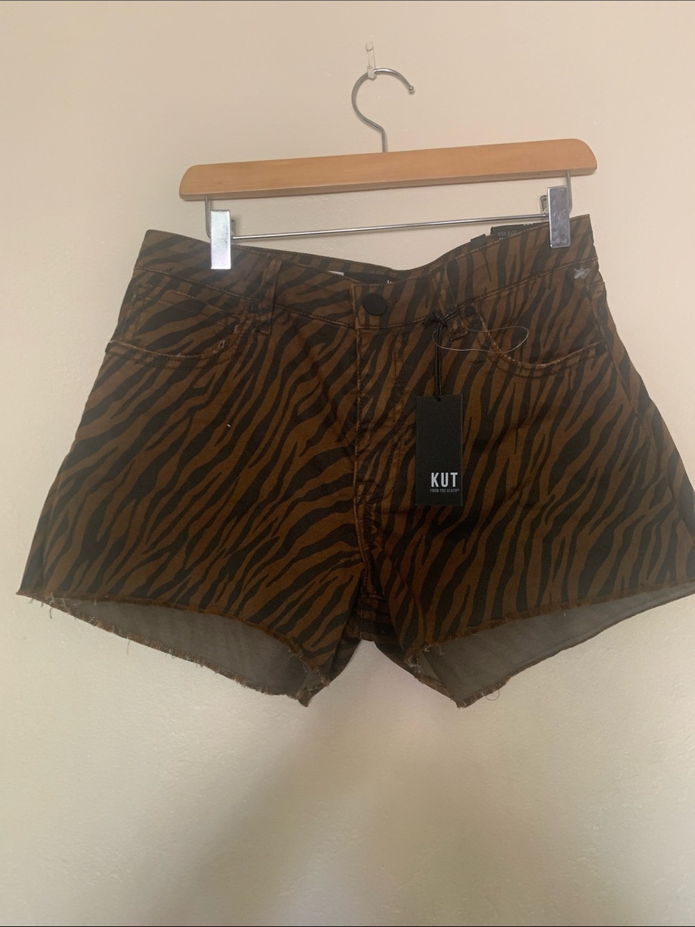 Kut from the Kloth High Rise Jane Shorts size 4